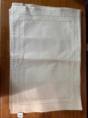 Pier 1 Cream Cotton Hemstitch Placemat Set